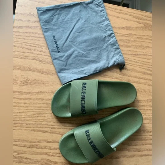 Balenciaga men’s pool slide sandals